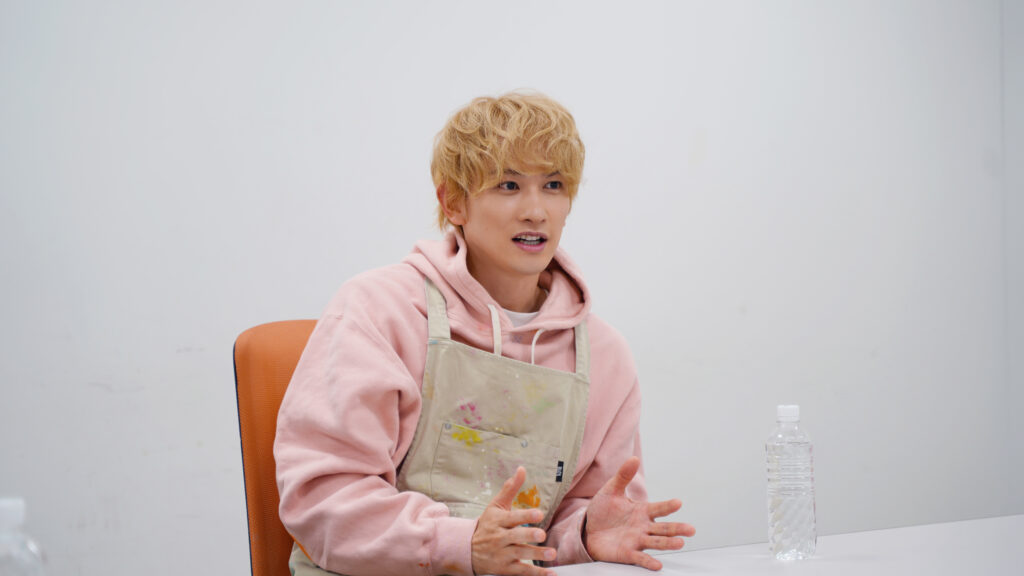 取材に応える町田啓太さん(撮影:石井しこう)